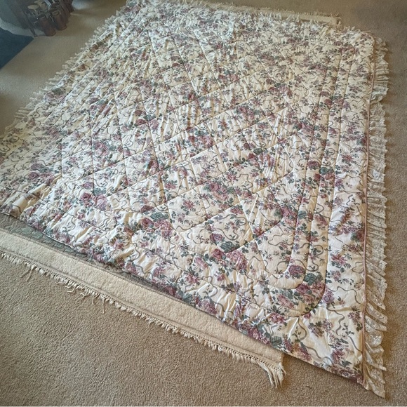 Croscill Ellzabeth Gray Floral Ribbon Lace Full/Queen Comforter Blanket Quilt - Picture 1 of 13
